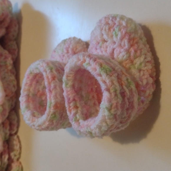 NEW Hand Crafted Baby Blanket Hat Booties Set Bundle Handmade Crochet Knit - Picture 12 of 16